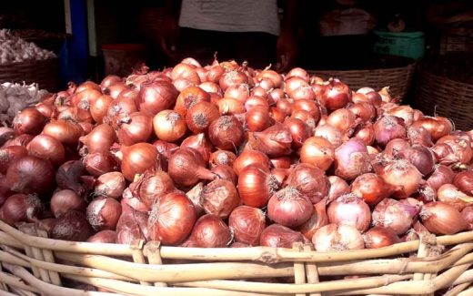 পাইকারিতে পেঁয়াজ বিক্রি হচ্ছে ৫০ থেকে ৮০ টাকা