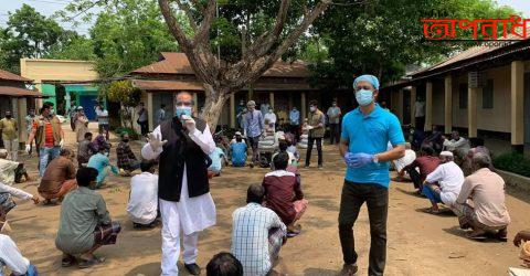 সরকারী সহায়তা নিয়ে বাড়ী বাড়ী এড. আবু জাহির এমপি