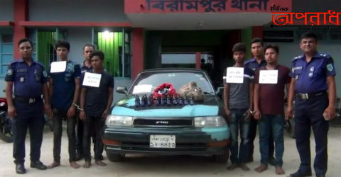 দিনাজপুরে গাড়ীতে ফেন্সিডিলসহ ৪ ভোয়া সাংবাদিক আটক