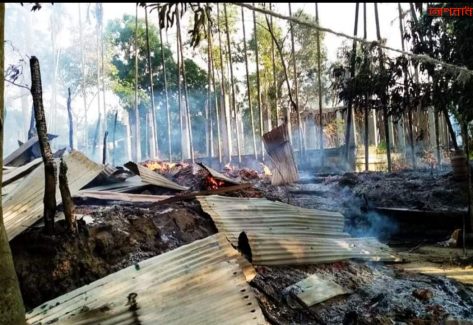 চকরিয়ায় নরকীয় তাণ্ডব! ২৬টি ঘর জ্বালিয়ে দিল গ্রামবাসী আগুনে পুড়ে বৃদ্ধার মৃত্যু, আহত ২০