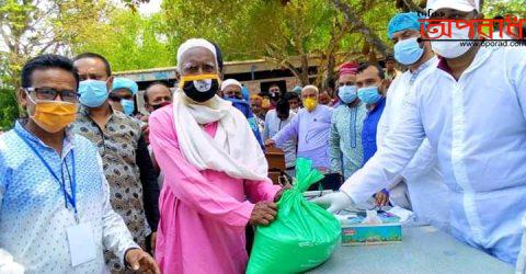 দিনাজপুরের হাকিমপুর উপজেলার আলীহাট ইউনিয়ন পরিষদের ৬০০ পরিবারের মাঝে ত্রাণ বিতরণ করলেন এম,পি শিবলী সাদিক