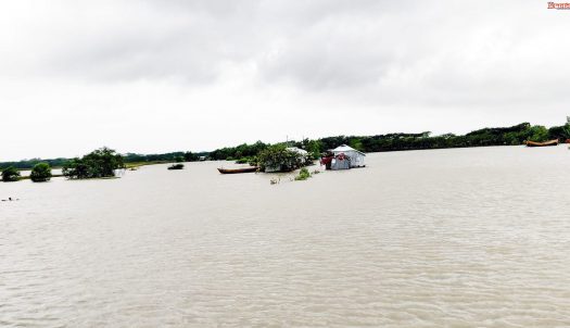 ঘূর্ণিঝড়‘আম্পানে’নিম্নাঞ্চল প্লাবিত,হুমকিতে কুয়াকাটা বন্যা নিয়ন্ত্রন বাঁধ