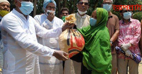 শায়েস্তাগঞ্জে ৬ হাজার নিম্ন আয়ের মানুষকে খাদ্য সামগ্রী দিলেন ফজল তালুকদার