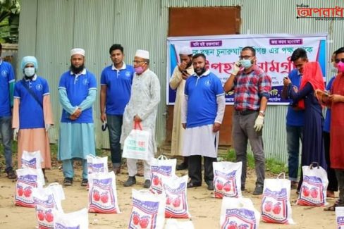 চুনারুঘাটে অসহায় দরিদ্রদের মাঝে খাদ্য সামগ্রী দিল “রক্তের বন্ধন” সংগঠন