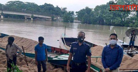 সুনামগঞ্জে সাবেক ইউপি সদস্যকে জরিমানার, বালু বোঝাই নৌকা আটক