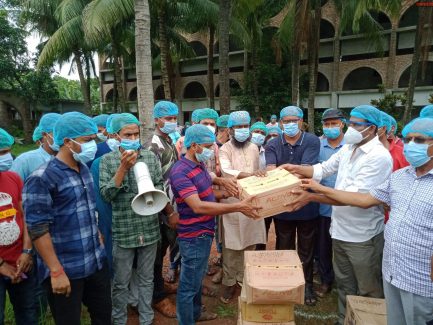 নারুয়াতে মিতুল হাকিমের অর্থায়নে করোনাভাইরাস মোকাবেলার স্বাস্থ্য সামগ্রী বিতরণ।।