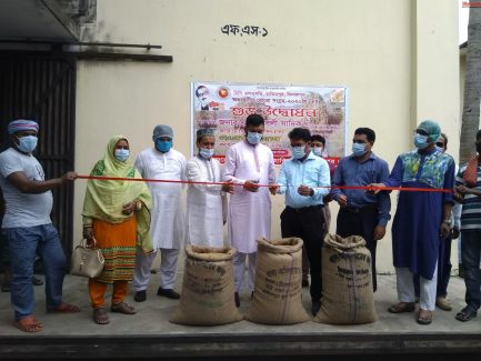 “শেখ হাসিনার বাংলাদেশ ক্ষুধা হবে নিরুদ্দেশ” দিনাজপুরের হাকিমপুর উপজেলায় বোরো ধান সংগ্রহ কার্যক্রম ২০২০ইং আনুষ্ঠানিক ভাবে উদ্বোধন