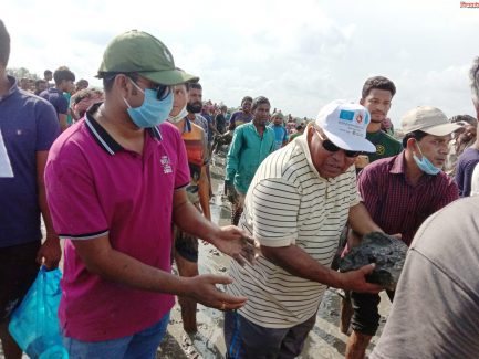 এমপি বাবুর উপস্থিতিতে স্বেচ্ছাশ্রমের মাধ্যমে কয়রার গোবরা ঘাটাখালী-হরিণখোলা রিং বাধ সম্পর্ন।