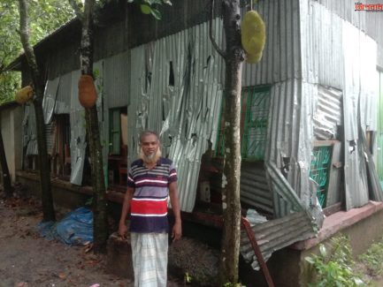 ফরিদপুরের বোয়ালমারী তেলজুড়ি গ্রামে বাড়ি ঘর ভাংচুর লুটপাটের ঘটনায় থানায় মামলা না নেয়ার অভিযোগ!!