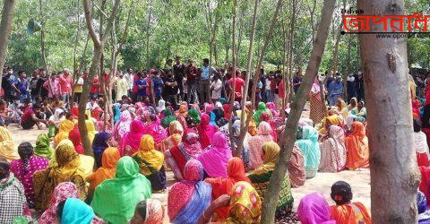 কালিয়াকৈরে বন্ধ কারখানা খুলে দেওয়ার দাবীতে শ্রমিক বিক্ষোভ।