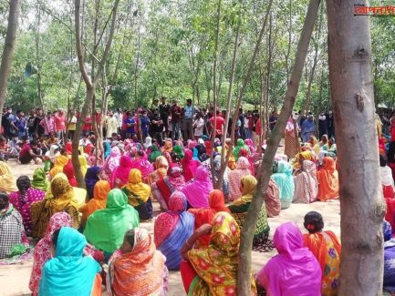 কালিয়াকৈরে বন্ধ কারখানা খুলে দেওয়ার দাবীতে শ্রমিক বিক্ষোভ।