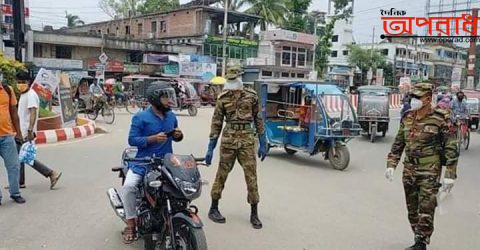 ঝিনাইদহে করোনা প্রতিরোধে সেনাবাহিনীর টহল