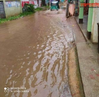 হাটহাজারী চৌধুরী হাট দাতারাম সড়কের বেহাল অবস্থা