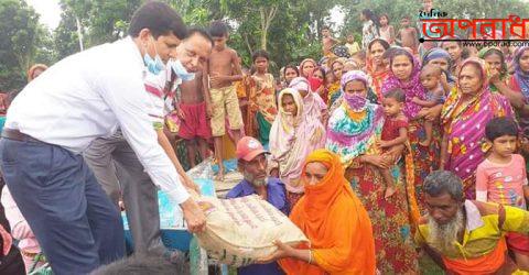 পাংশায় বন্যায় ক্ষতিগ্রস্তদের মাঝে ত্রান পৌঁছে দিলেন ইউ,এন,ও।।