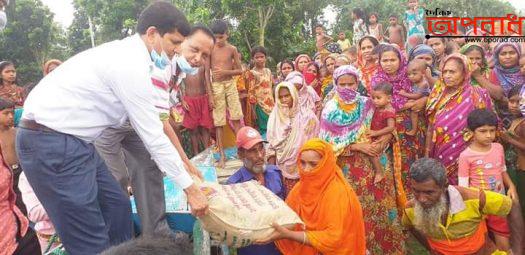 পাংশায় বন্যায় ক্ষতিগ্রস্তদের মাঝে ত্রান পৌঁছে দিলেন ইউ,এন,ও।।