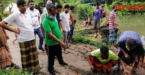 ঝিনাইদহে নিজস্ব অর্থায়নে রাস্তা মেরামত করলেন যুবলীগ নেতা কামাল হোসেন