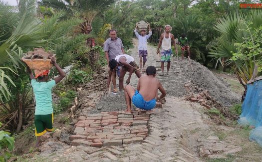 কলাপাড়ার লালুয়ায় শের-ই-বাংলা নৌ-ঘাটিতে যাওয়ার  হাজারো মানুষের দূর্ভোগের সেই রাস্তার সংষ্কার অব:শেষে শুরু॥