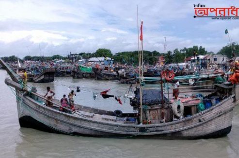 কক্সবাজার সাগরে দীর্ঘ ৬৫ দিন পর নিষেধাজ্ঞা উঠলো শত শত ট্রলার মৎস্য শিকারের জন্য প্রস্তুত