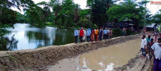 কুয়াকাটায় কৃষকদের মানববন্ধন এবং গনমাধ্যমে প্রকাশের পর খালের বাধঁ পরিদর্শণ করলো ভূমি প্রশাসন ॥