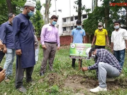 ঝিনাইদহে মুজিব বর্ষ উপলক্ষ্যে সার্কিট হাউস সংলগ্ন চত্বরে বৃক্ষরোপণ কর্মসূচী অনুষ্ঠিত