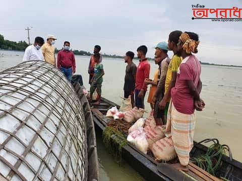 আজমিরীগঞ্জ সদরে জাল জব্দ ও জেলেদের মাঝে ত্রাণ বিতরণ