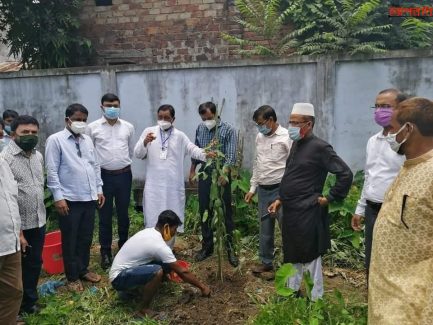 চুনারুঘাটে বঙ্গবন্ধুর জন্মশতবার্ষিকী উপলক্ষ্য বৃক্ষ রোপন উদ্বোধন