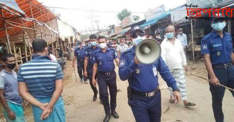 মদুনাঘাট পশুরহাট পরিদর্শন করলেন জাব্বারুল ইসলাম জনসচেতনতায় লিফলেট ও মাস্ক বিতরন