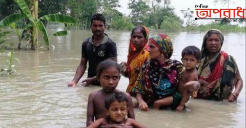 টাঙ্গাইলে বন্যার পানি বিপদসীমার উপরে প্রবাহিত।