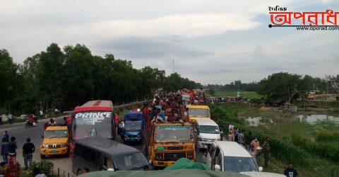 বঙ্গবন্ধু সেতুর পুর্ব পাশে ব্যাপক যানযট।