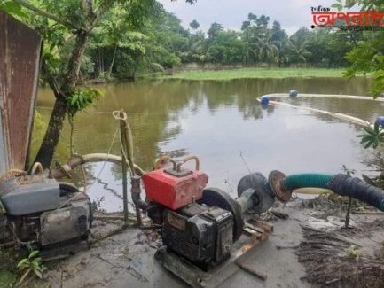 নোয়াখালীতে তিনটি ড্রেজার মেশিনে আগুন।