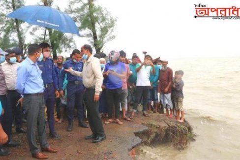 নোয়াখালী কোম্পানীগঞ্জে নদী ভাঙন কবলিত এলাকা পরিদর্শনে জেলা প্রশাসক