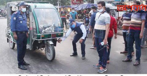 ঝিনাইদহে ইজিবাইকের এলইডি লাইট অপসারণে ট্রাফিক পুলিশের অভিযান