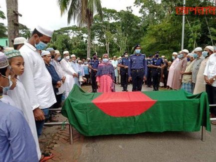 কাউখালীতে রাষ্ট্রীয় মর্যাদায় মুক্তিযোদ্ধার দাফন সম্পন্ন