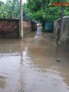 গিলাতলায় বৃষ্টিতে প্লাবিত ঘর বন্দি দুইশত পরিবার