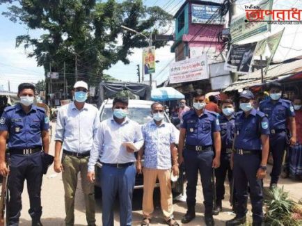 কিশোরগঞ্জে যাত্রীবাহী বাসে ভ্রাম্যমাণ আদালতের জরিমানা আদায়