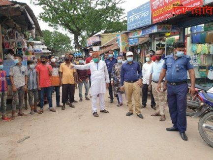 হিলিতে দোকানদার কর্মচারী মাস্ক না পড়ায় ১৭ হাজার টাকা জরিমানা