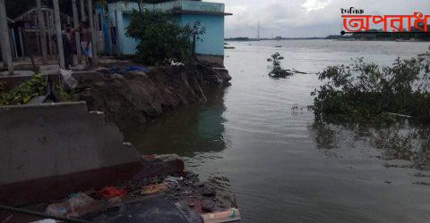 মুন্সীগঞ্জ সিরাজদিখানে নদীগর্ভে ২০ টি বাড়ি বিলিন হয়ে গেছে, দিশেহারা গ্রামবাসী।