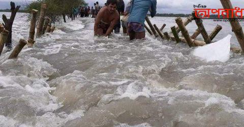 সাতক্ষীরা শ্যমনগরে বাঁধ ভেঙ্গে প্লাবিত অঞ্চলের লোকজনের মানবেতর জীবন