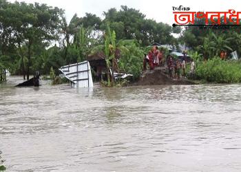 নোয়াখালী হাতিয়ায় পানিবন্দি ৫০ হাজার মানুষ