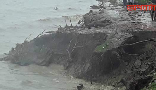 নোয়াখালী হাতিয়া নদীর পাড় ভেঙ্গে চাপা পড়ে কিশোরের মৃত্যু