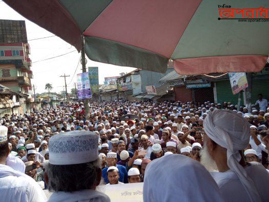 ফ্রান্সে মহানবীর ব্যঙ্গচিত্র প্রদর্শন করার প্রতিবাদে  লালমোহনে জুমার নামাজ শেষে সম্পূর্ণ শান্তিপূর্ণ ভাবে  মুসল্লিদের পক্ষ থেকে বিক্ষোভ ও প্রতিবাদ সমাবেশ