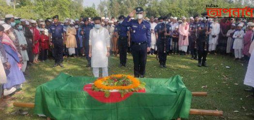 হিলিতে মুক্তিযোদ্ধা আব্দুল সালামের রাষ্ট্রীয় মর্যাদায় দাফন সম্পন্ন