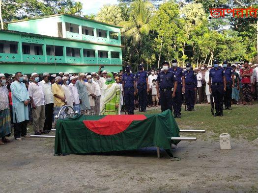 কাউখালীতে বীর মুক্তিযোদ্ধাকে রাষ্ট্রীয় মর্যাদায় দাফন 