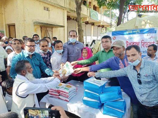 তাহিরপুরে কৃষি উপকরণ বিতরণ