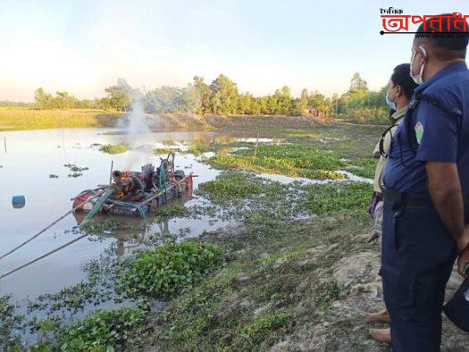 আজমিরীগঞ্জ শিবপাশায় অবৈধ ভাবে বালুউত্তোলনে ২ ড্রেজার মেশিন ও পাইপ ধ্বংস