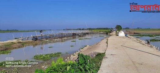 বদলপুরের পাহাড়পুর – মার্কুলি রাস্তার নিকলীর ঢালায় সাঁকো নির্মাণ করে নিয়ম বহির্ভূত ভাবে অতিরিক্ত অর্থ আদায়ের অভিযোগ