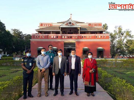 ইন্ডিয়ান হাই কমিশনারের রবীন্দ্রনাথ ঠাকুরের কুঠিবাড়ি পরিদর্শন