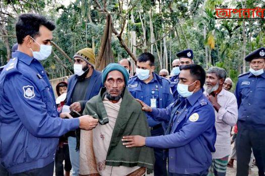 পিরোজপুরের পুলিশ সুপারের শীতবস্ত্র বিতরণ