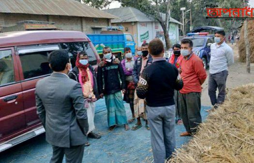 হিলিতে মাস্ক ব্যবহার না করায় ২২ জনকে ভ্রাম্যমাণ আদালতের আট হাজার টাকা জরিমানা