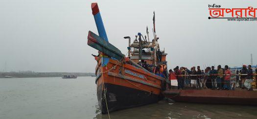 বঙ্গোপসাগরের ফিশিং ট্রলারসহ ১৬ জেলে আটক